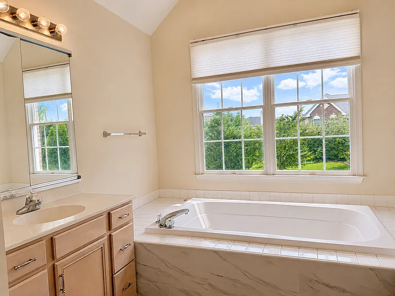 43520 Lucketts Bridge Cir — Photo 16