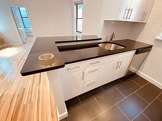 Rented by Metropolis Real Estate of Manhattan