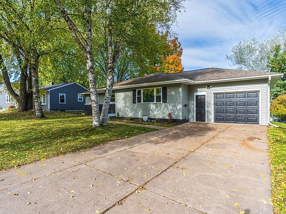 3rd image of 1540 SUMMIT DRIVE