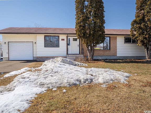 2nd image of 104 2nd AVENUE