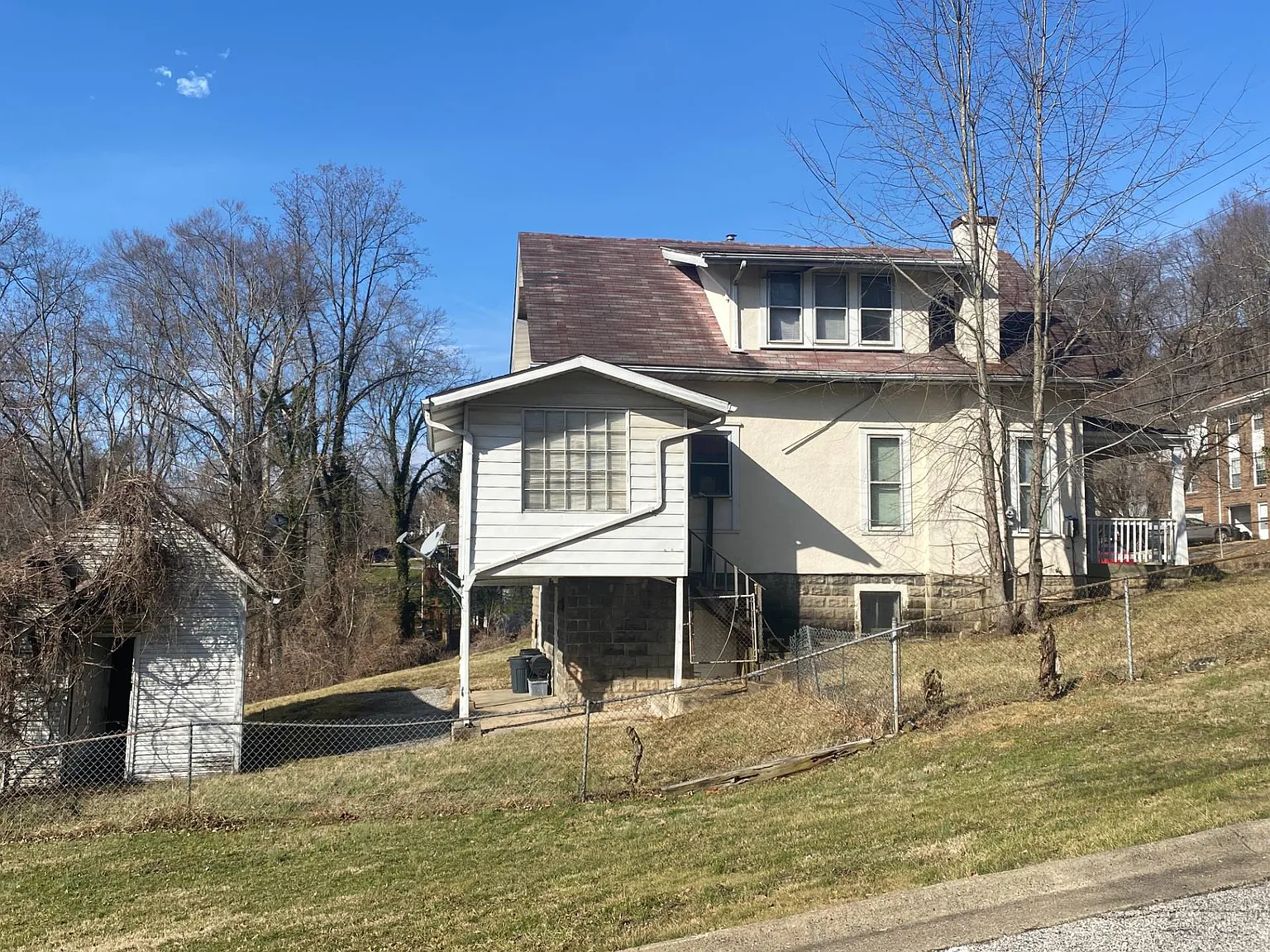 238 Oakwood Rd photo 1