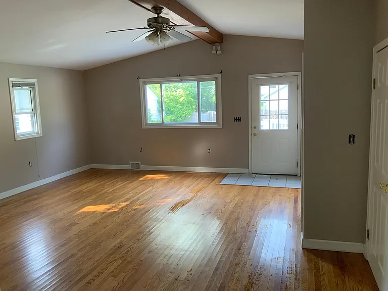 1660 Oxford Rd — Photo 5