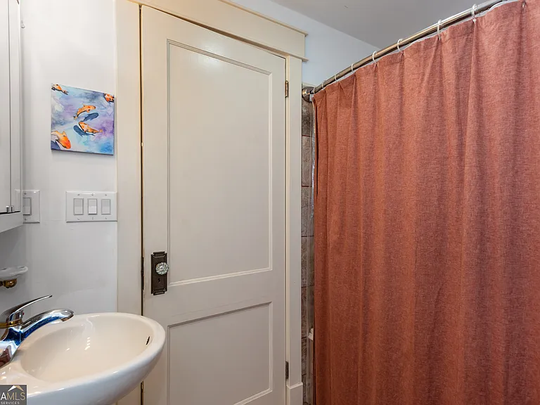 1698 Temple Ave — Photo 10