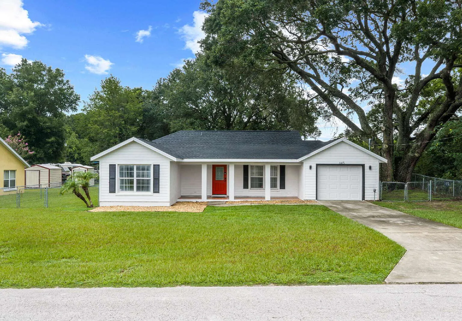 3 bed, 2.0 bath, 1365 sqft, $2,000 — Photo 2