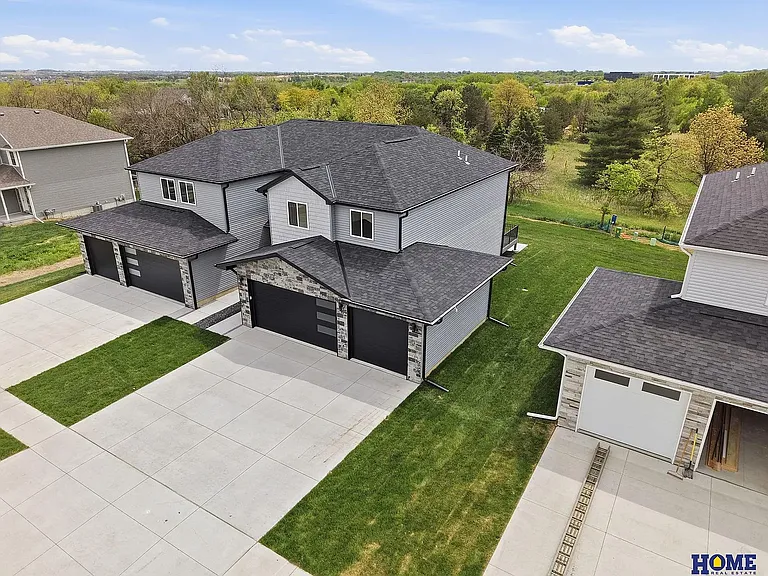 8911 Peregrine Rd — Photo 2