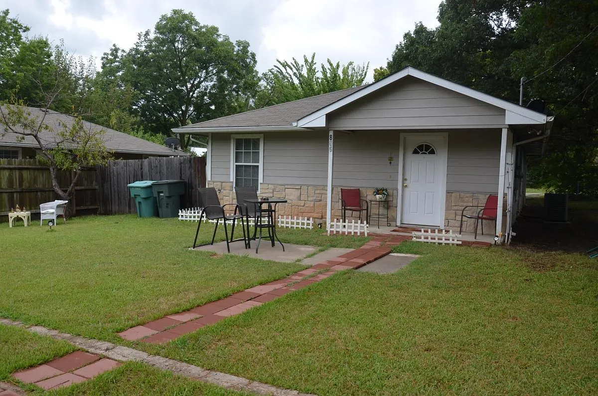 806 S Charles Street — Photo 1