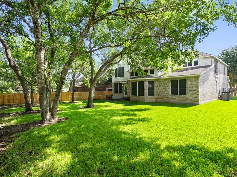 10724 Thoroughbred Dr — Photo 33