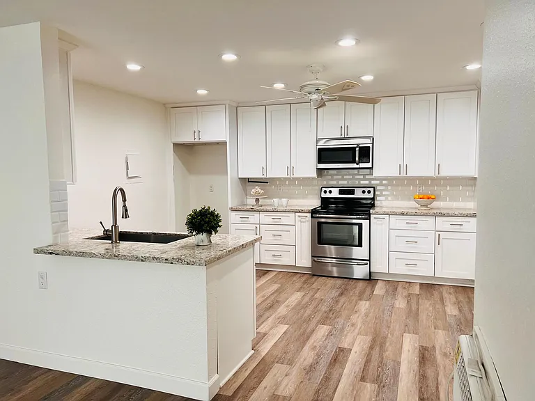 1345 Cabrillo Park Dr #R5 — Photo 2