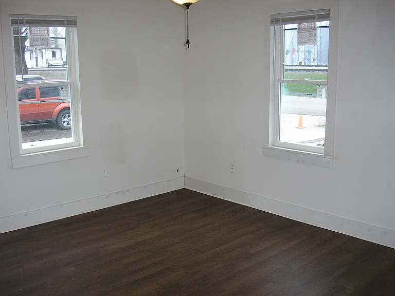 402 N Railroad St — Photo 14