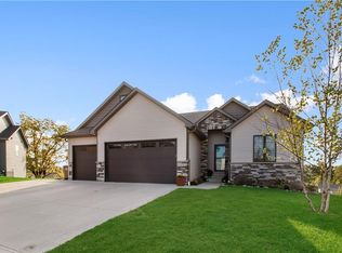 414 Valencia Ct, Norwalk, IA 50211