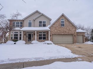 21 W Sandstone Ct, South Elgin, IL 60177