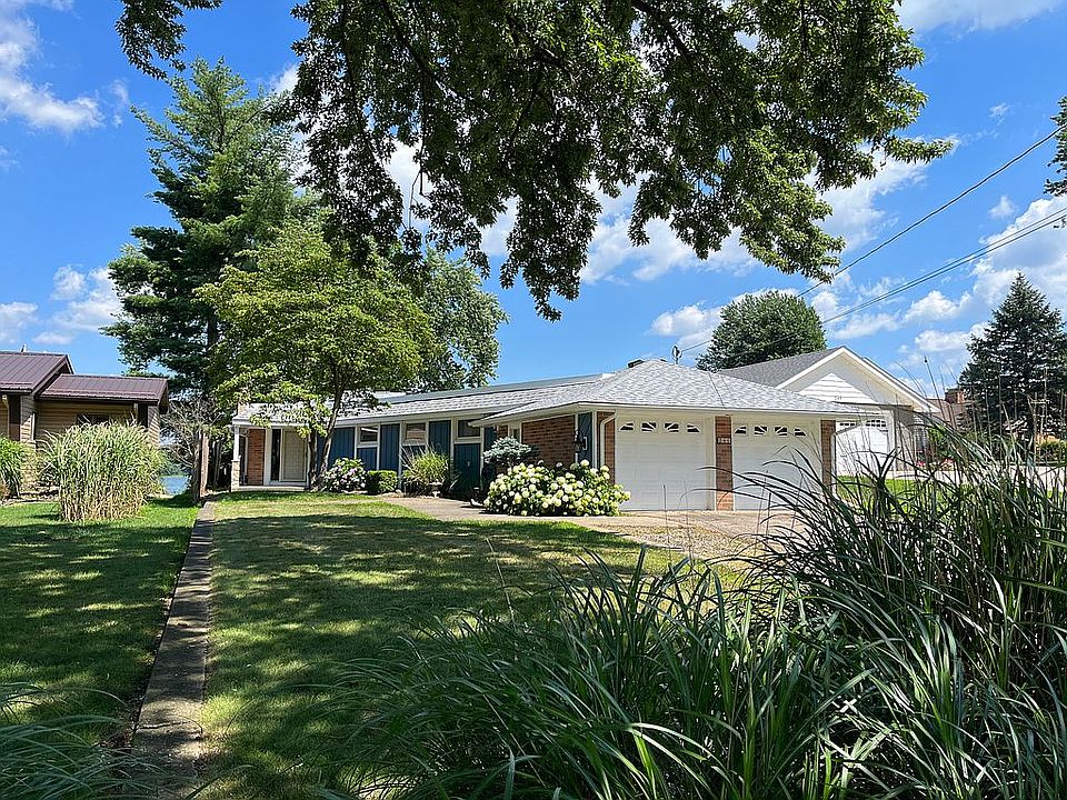 1st image of 245 Lakeshore Dr