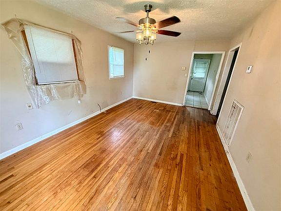 3rd image of 1019 Beauty Ave