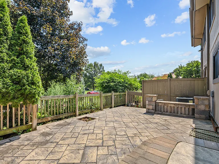 713 Acadia Ct — Photo 26