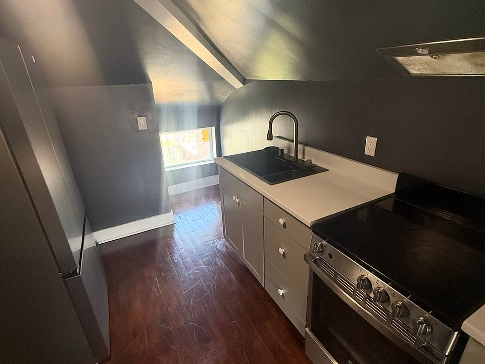 1st image of 152 Hawthorne Ave APT 3