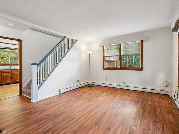 5th image of 320 Redmont Rd