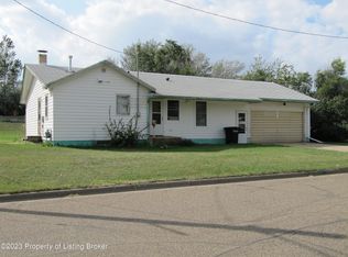494 3rd St SE, Beach, ND 58621