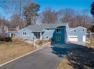 15 Old Black Point Rd, Niantic, CT 06357