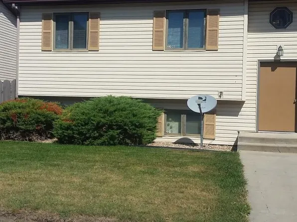 2206 Cottage St, Grand Island, NE 68803
