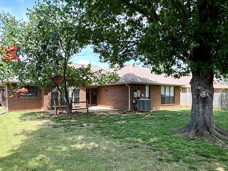 221 S Abbey Ln — Photo 11