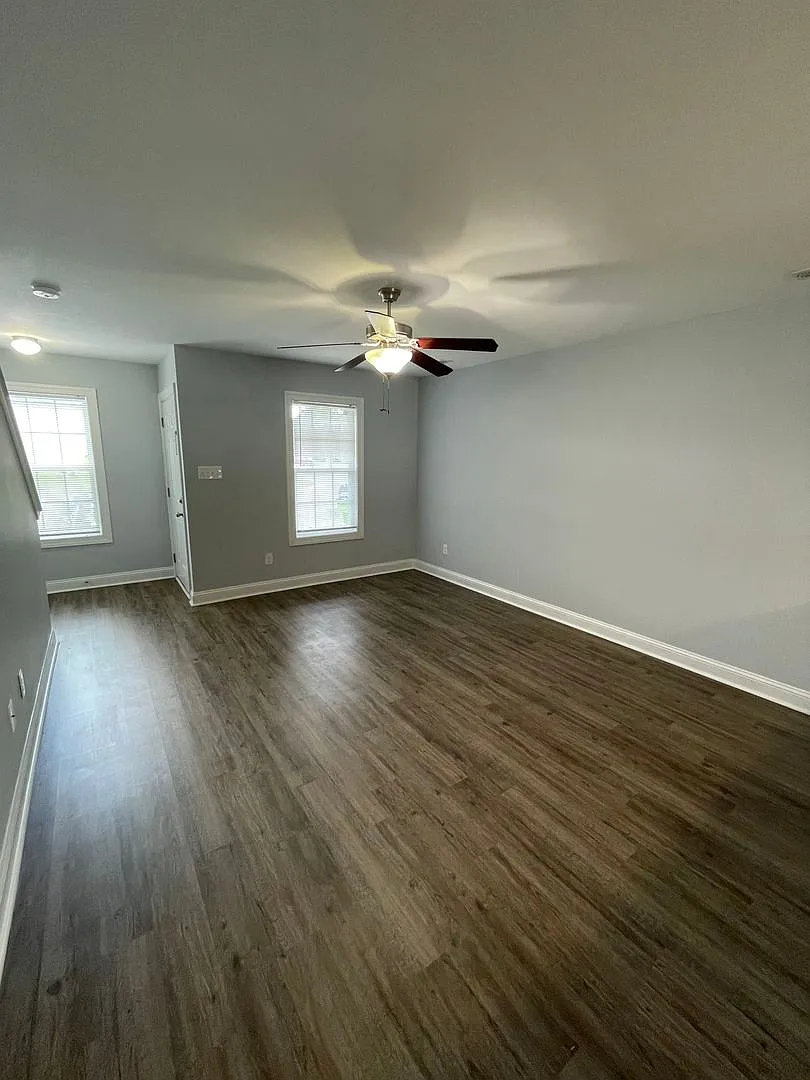 Like New Townhome! — Photo 3