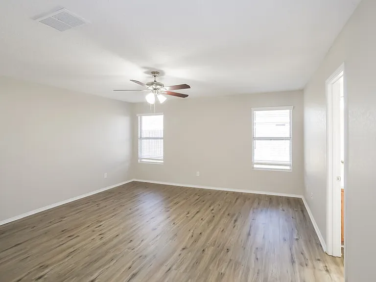 5209 Royal Burgess Dr — Photo 9