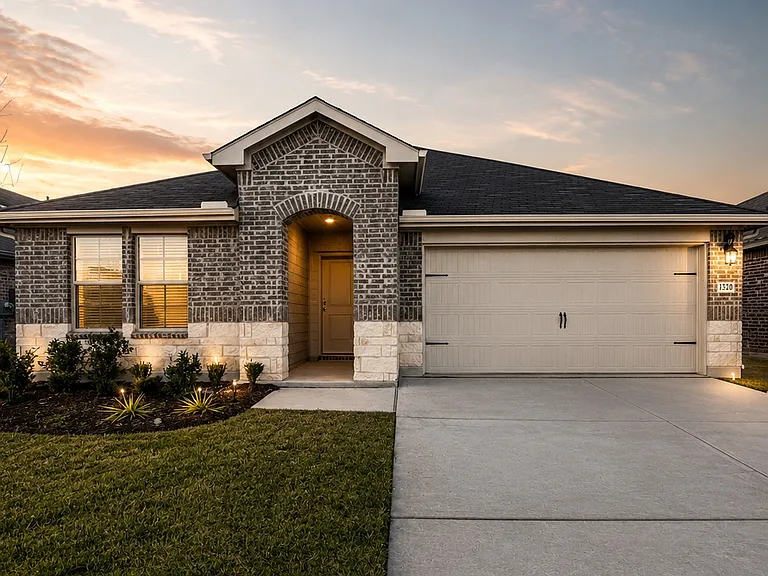 1320 Stuarts Forest Dr — Photo 1