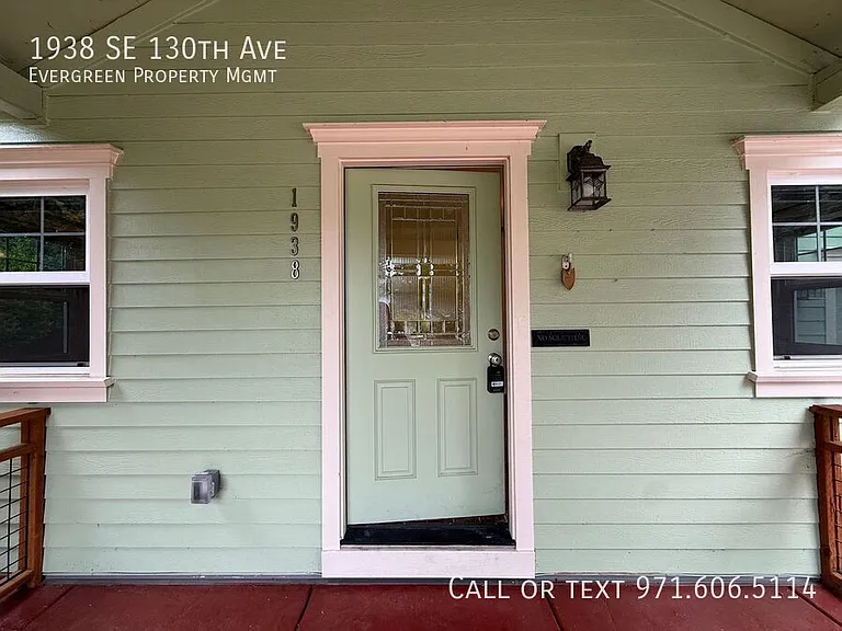 1938 SE 130th Ave — Photo 3