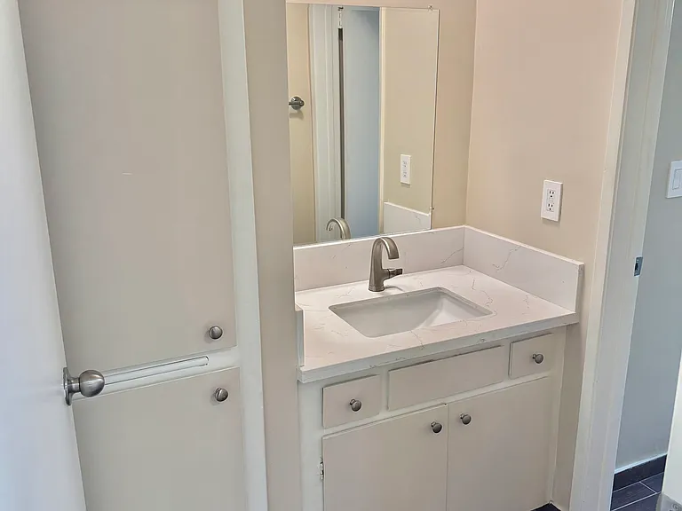 1040 N Laurel Ave #1 — Photo 10
