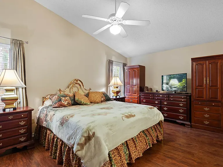 5355 Saint Ives Ln — Photo 10