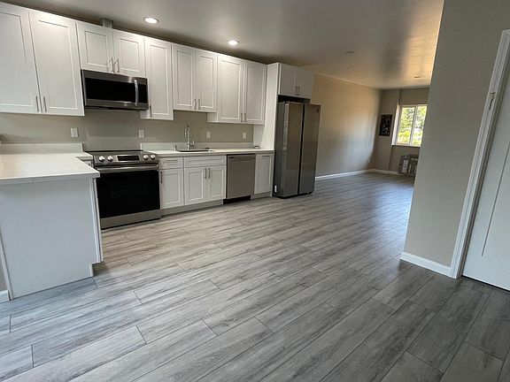 Kitchen, stainless steel appliances
