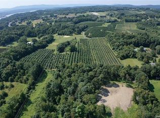 2 1st St, Milton, NY 12547