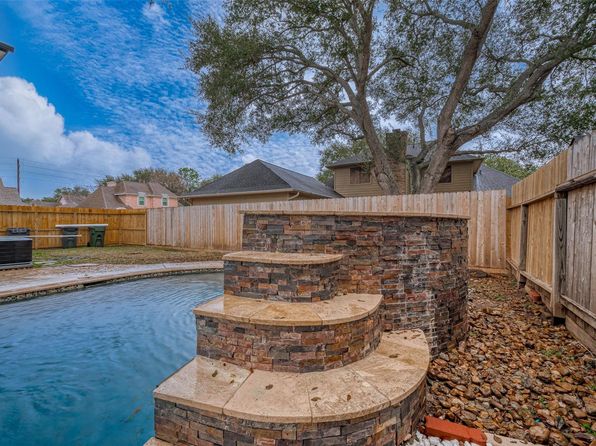 919 Mockingbird Way, Sugar Land, TX 77478