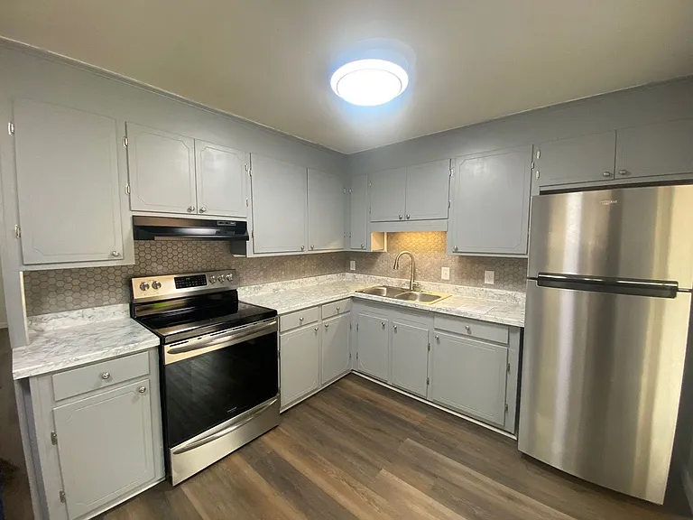 221 Ramblewood Dr — Photo 8