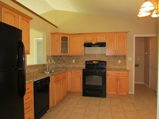 Building Photo - 4181 Magnolia Dr