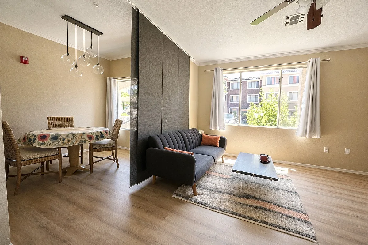 Building Photo - 5345 E Van Buren St #138