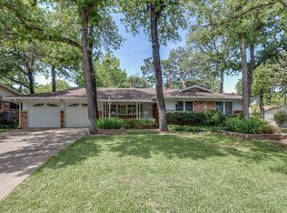 604 Forest Ln, Hurst, TX 76053