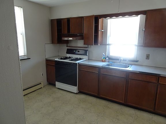 5th image of 77 Limekiln Pike #1