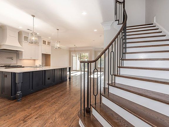 The Linville - Foyer