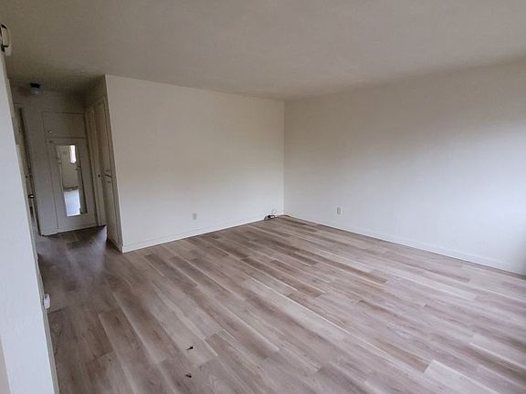 3rd image of 360 18th Ave SE #1-4