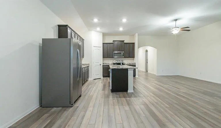 1331 Treeta Trl — Photo 3