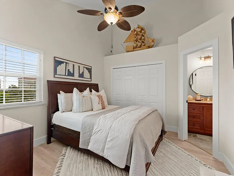 Master Bedroom, vaulted ceilings
