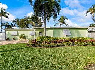 7079 S Shore Dr S, South Pasadena, FL 33707
