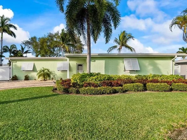 7079 S Shore Dr S, South Pasadena, FL 33707