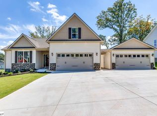 3 Alice Kelley Ct, Travelers Rest, SC 29690