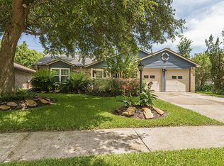 2219 Pilgrims Bend Dr, Friendswood, TX 77546