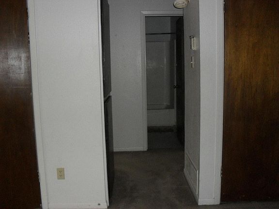 3rd image of 209 Oak Trail Dr APT B