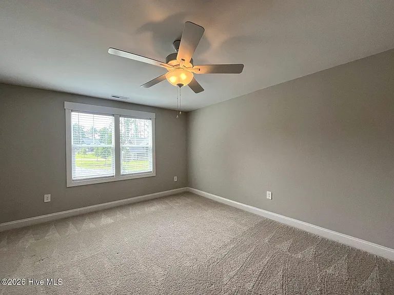 404 Endicott Ct — Photo 36