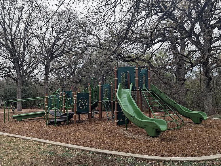 2504 Kimbrook Dr — Photo 36