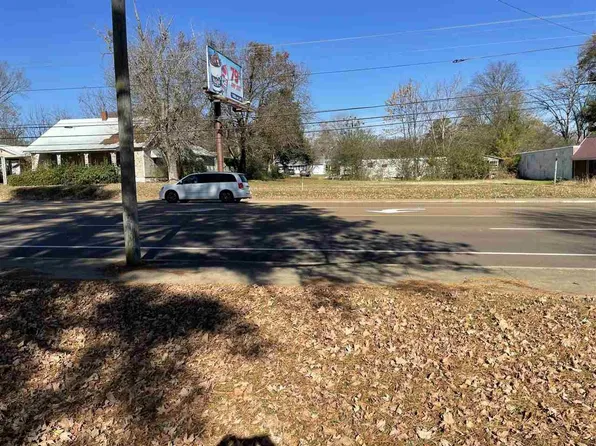 1445 Wayne Rd, Savannah, TN 38372
